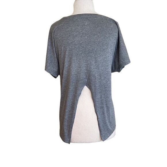 Simple gray T-shirt with open back. - Picture 8 of 8